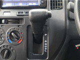 ストレート式のシフトレバーを採用しております♪シンプルなので、誰でも使いやすいですネ☆