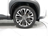 純正アルミホイールを装備しております。