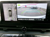 アラウンドビューモニター。空の上から見下ろすような視点でスムース駐車。