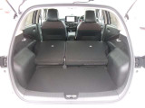 荷室広々。後席を倒して大きい荷物や長い荷物の積み込み可能に。