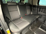 後部座席も気になるようなキズ・汚れやへたり等、大きなダメージはなく、良好な状態です。