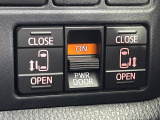 【両側パワースライドドア】スマートキーや運転席のスイッチで後席両側スライドドアの開閉が可能♪電動だから力を入れてドアを開ける必要が無く、小さなお子様でも簡単に開け閉めでき快適です♪