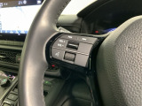 ステアリングにオーディオ操作スイッチが付いています。オーディオ画面に直接タッチしなくても操作が出来ますので、運転に集中できます。