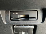 ETC車載器付きです♪高速道路をスイスイと通過!で、キャシュレス!クルマは料金所をノンストップで通過することができます☆