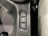 EVドライブモードで、エンジン音や排気ガスを気にすることなく走れます。早朝・深夜や屋内の駐車場などで重宝しますよ♪