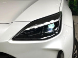【LEDヘッドライト】悪天候や夜間走行時も良好な視界を確保し安心して運転できる高輝度LEDヘッドライトを装備!点灯速度が早く、消費電力も抑えられています。