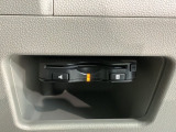 いまや快適なカーライフに欠かせないETCが付いています。