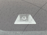 【三菱e-Assist】走行中に前方の車両等を認識し、衝突しそうな時は警報とブレーキで衝突回避と被害軽減をアシスト。より安全にドライブをお楽しみいただけます。