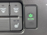 ワンタッチで省燃費走行をサポートするECONスイッチを装備。