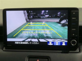 車両後方の映像を映すバックモニター。進路を確認しながら安全に車庫入れできます。