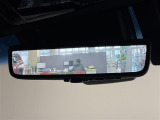 【デジタルインナーミラー】後方に設置されたカメラの映像がルームミラー型の液晶画面に送出されます。トランク内の荷物が満載でも、視界が妨げられることはありません。