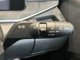車外の明るさに応じでライトを点灯、消灯してくれるオートライト機能です☆お天気の良い昼間のトンネル走行などオートにしてると便利で安心です☆エンジン停止時にライトの消し忘れも無くなります☆