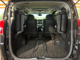 後席を格納すると、これだけの広さが!シーンに合わせたシートアレンジで、大きな荷物も積むことが出来ます♪
