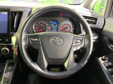 【純正革巻きステアリング】上質な革を使用することで、手にしっかり馴染みとても運転しやすいハンドルです♪