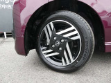 アルミホイールはいてます★ドレスアップにも、燃費にも貢献しています♪