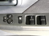 【電動格納ミラー】サイドミラーは電動格納式となっており、狭い駐車場でもキズがつくリスクを抑えられます。