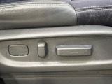 【パワーシート】スイッチ一つで簡単にシートの微調整が可能!電動だから力もいりません!快適なシートポジションにセットして、快適なドライブをお楽しみください。