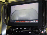バックモニターも装備しております。バックギアに入れるとナビ画面に車の後方が映し出されます。これで後方確認も安心!