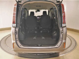 ラゲッジスペース!ワンタッチで折りたためるサードシート!