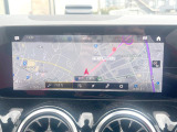 ●ベンツ純正ナビ:一体感のあるナビは、高級感ある車内を演出してくれます。Bluetooth再生などオーディオ機能も充実しておりますので、運転もより楽しめます♪
