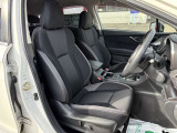 【運転席】運転席やその他のシートに座っていただき、エンジンをかけていただく事も可能です。