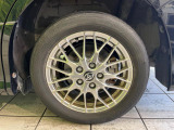 【純正アルミホイール】外観にマッチした純正アルミホイールを装着しております。各種社外アルミホイールや、スタッドレスタイヤも取扱いしております。是非ご相談ください♪