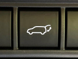 【パワーバックドア】スマートキーや運転席のボタンを押すだけでリアゲートが自動で開閉します!荷物を持っている時や、高い位置にあるバックドアを閉める際に便利な機能です♪