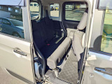 後部座席も広々!快適に過ごしていただけます!