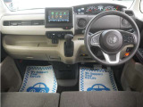 運転にかかわる様々な操作を安全に行えるように視点移動が少なく、操作性に配慮されたスイッチ類が凝縮されたコクピットです。