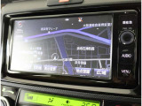 純正ナビを装備。タッチパネル式で使いやすく、お出かけもラクラクです。