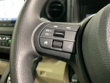 ステアリングにオーディオ操作スイッチが付いています。オーディオ画面に直接タッチしなくても操作が出来ますので、運転に集中できます。
