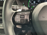 ステアリングにオーディオ操作スイッチが付いています。オーディオ画面に直接タッチしなくても操作が出来ますので、運転に集中できます。