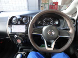 握りやすいハンドルで快適に運転が可能です!