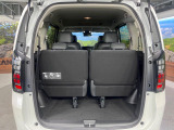普段のお買い物や通勤、送迎等に十分な荷室スペースを確保しております。セカンドシートを倒すと、大きな荷物の積載も可能です♪