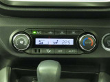 オートエアコンを装備しておりますので、四季を通じて車内を快適な温度に保つことが出来ます!高級感が有りますね!