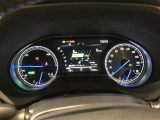 とっても見やすいメーターです。夜間時はラグジュアリーな気分にさせてくれる照明が魅力ですので、夜のドライブも楽しみになりますよ♪