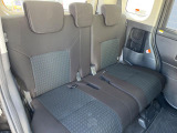 後部座席も気になるようなキズ・汚れやへたり等、大きなダメージはなく、良好な状態です。