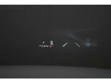 ヘッドアップディスプレイ。フロントガラス部分に運転速度やカーナビゲーションなどの情報を映しだします。