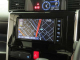ディーラーオプションの純正7インチSDナビを装備しております。