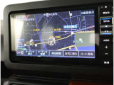 純正ナビを装備。タッチパネル式で使いやすく、お出かけもラクラクです。