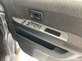 【パワーウインドウ】運転席のスイッチで、各席の窓ガラスの開閉ができます!あると便利ですよね!
