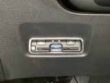 ハンドルの左下にETCがついています。高速道路の料金所の通過も楽々です。 カードの取り出しもしやすい場所についています。