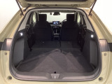 リア席を倒せば広々とした空間の出来上がり!床が低くフラットになり、天井までの高さがありますので積載が便利です。