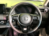 インテリアに合わせたデザインのステアリングは、運転される方のことも考え、運転しやすい形状、大きさです。是非一度、実際に触ってお確かめください。