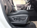 パワーシート搭載。微妙な調整が手軽にでき、ピッタリなポジションで運転することが可能です。