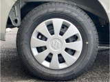 純正ホイールを装着しております。車両に関してのご質問は、スタッフまでお気軽にお問合せ下さい!TEL:0439-88-6662
