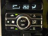 AUTOエアコンを装備しています♪室内の温度を設定するとセンサーが室温を感知して、温度、風量を自動的にコントロ-ルして快適な空間を作ってくれます!