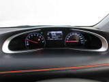 走行距離、燃料消費量、平均速度、現在の燃費消費率など、いろいろ表示するオンボードコンピュータ。