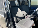 運転席シート廻りは使用感も少なく、良好な状態となっています。前オーナー様が丁寧に使っていたことがよくわかりますね。