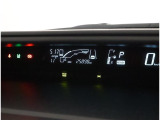 とっても見やすいメーターです。夜間時はラグジュアリーな気分にさせてくれる照明が魅力ですので、夜のドライブも楽しみになりますよ♪